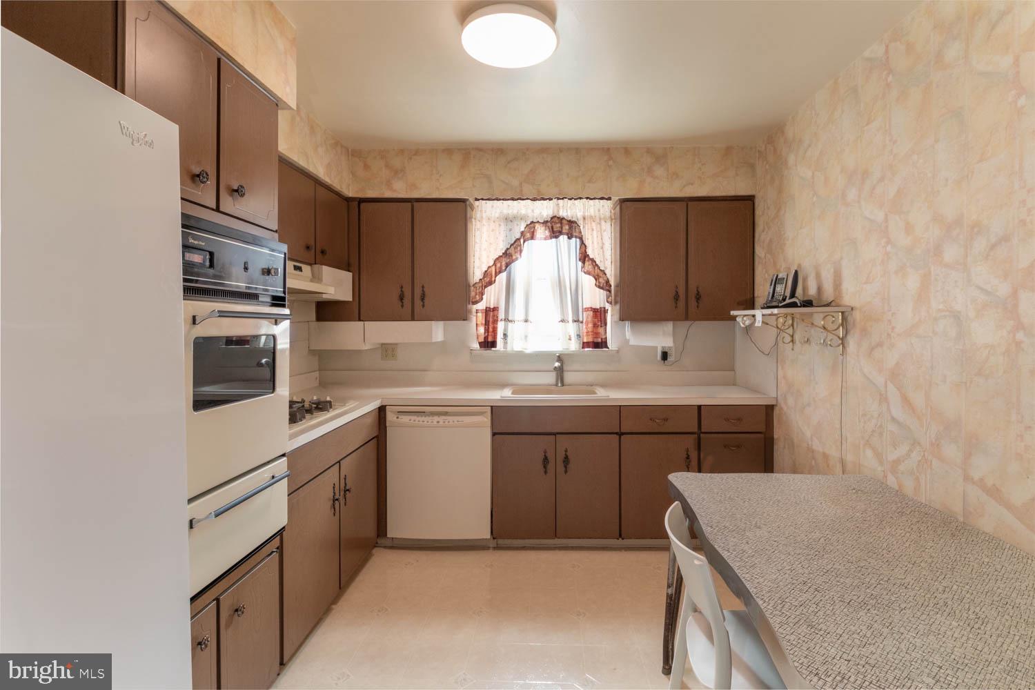 1214 Fenwick Road Philadelphia, PA 19115 - Photo 9 of 26 Gallery Image 9