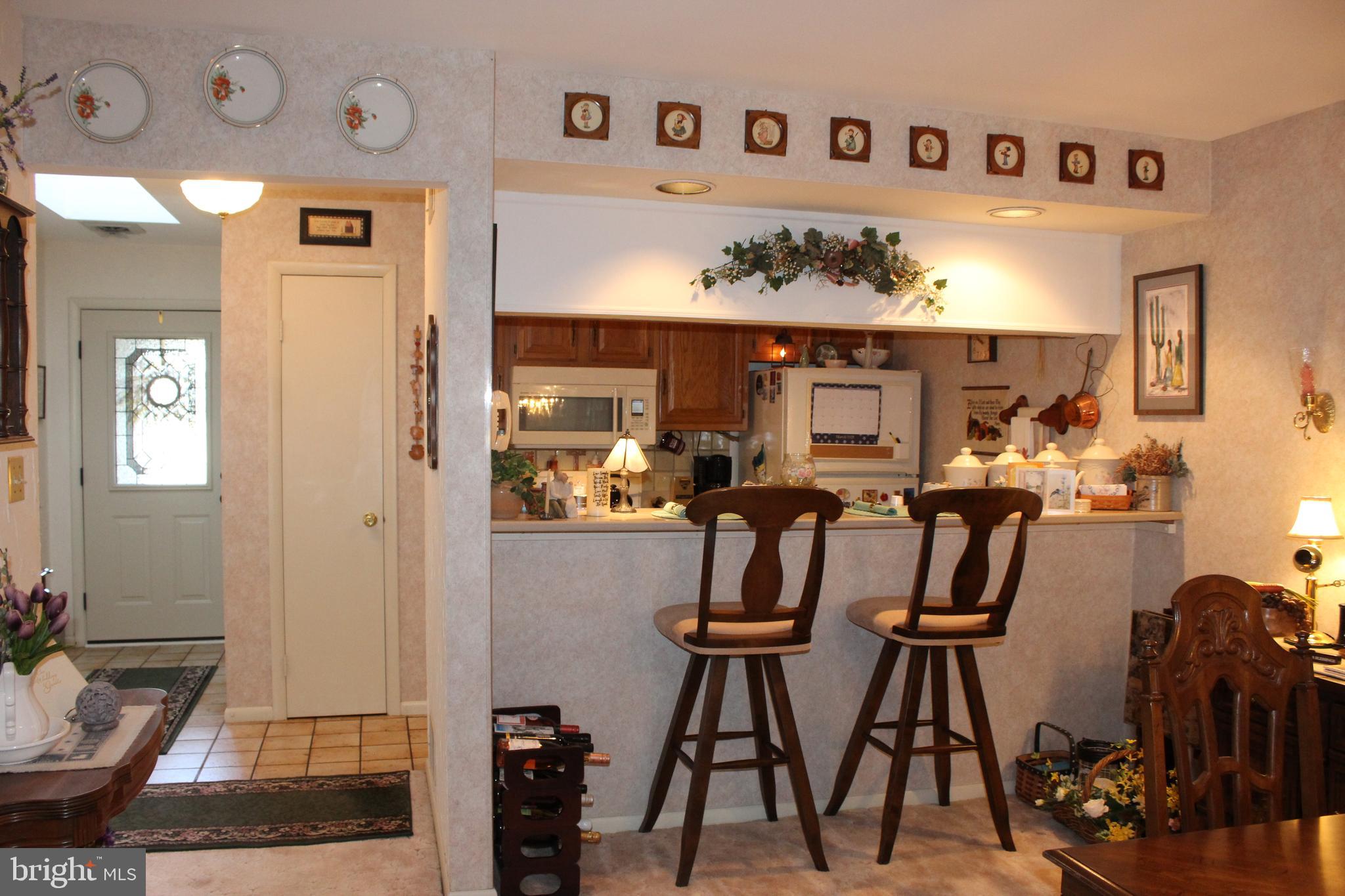 8 Branstock Court Lititz, PA 17543 - Photo 5 of 30 Entry / Breakfast Bar