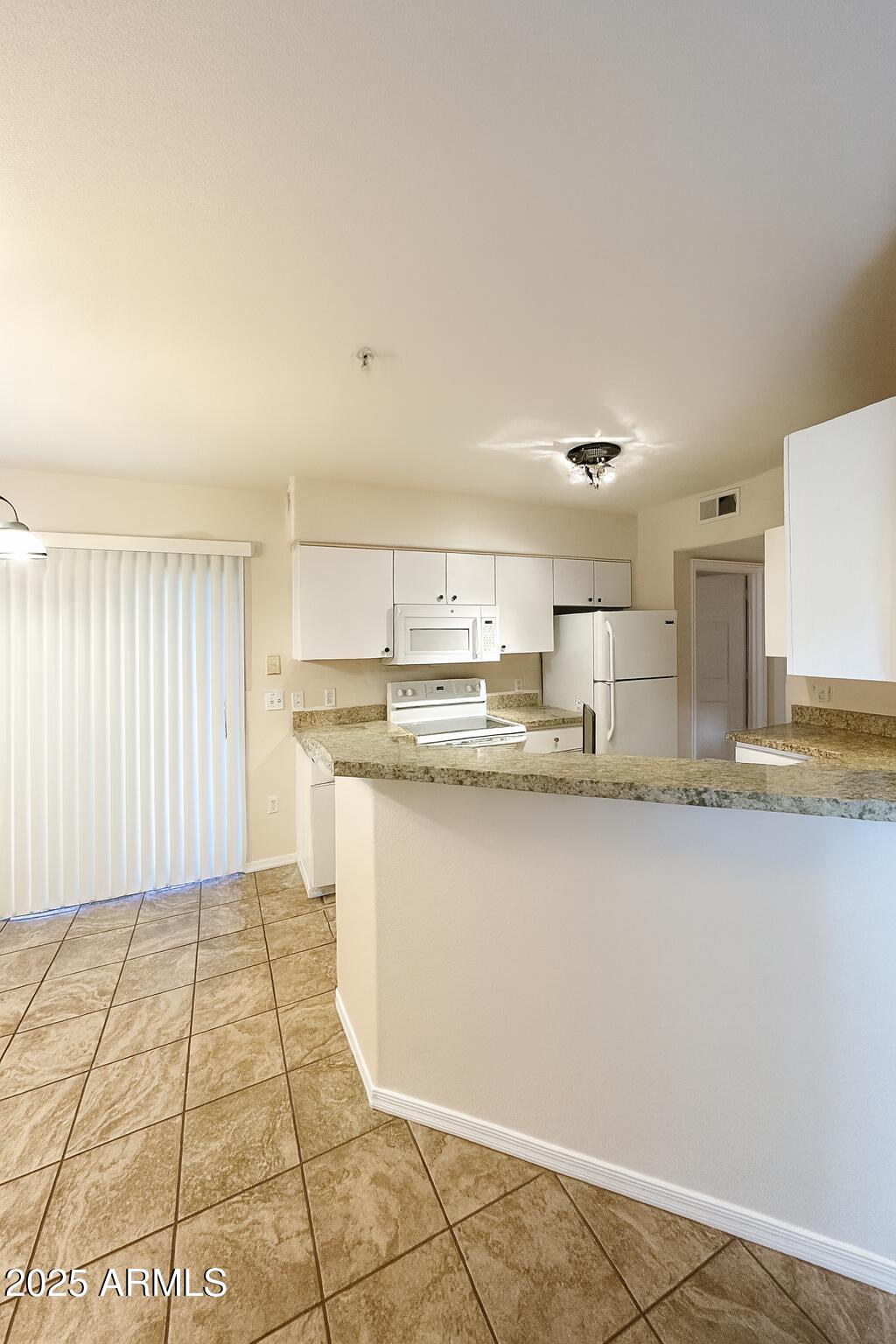 1295 North Ash Street, Unit 714 Gilbert, AZ 85233 - Photo 4 of 24 Kitchen