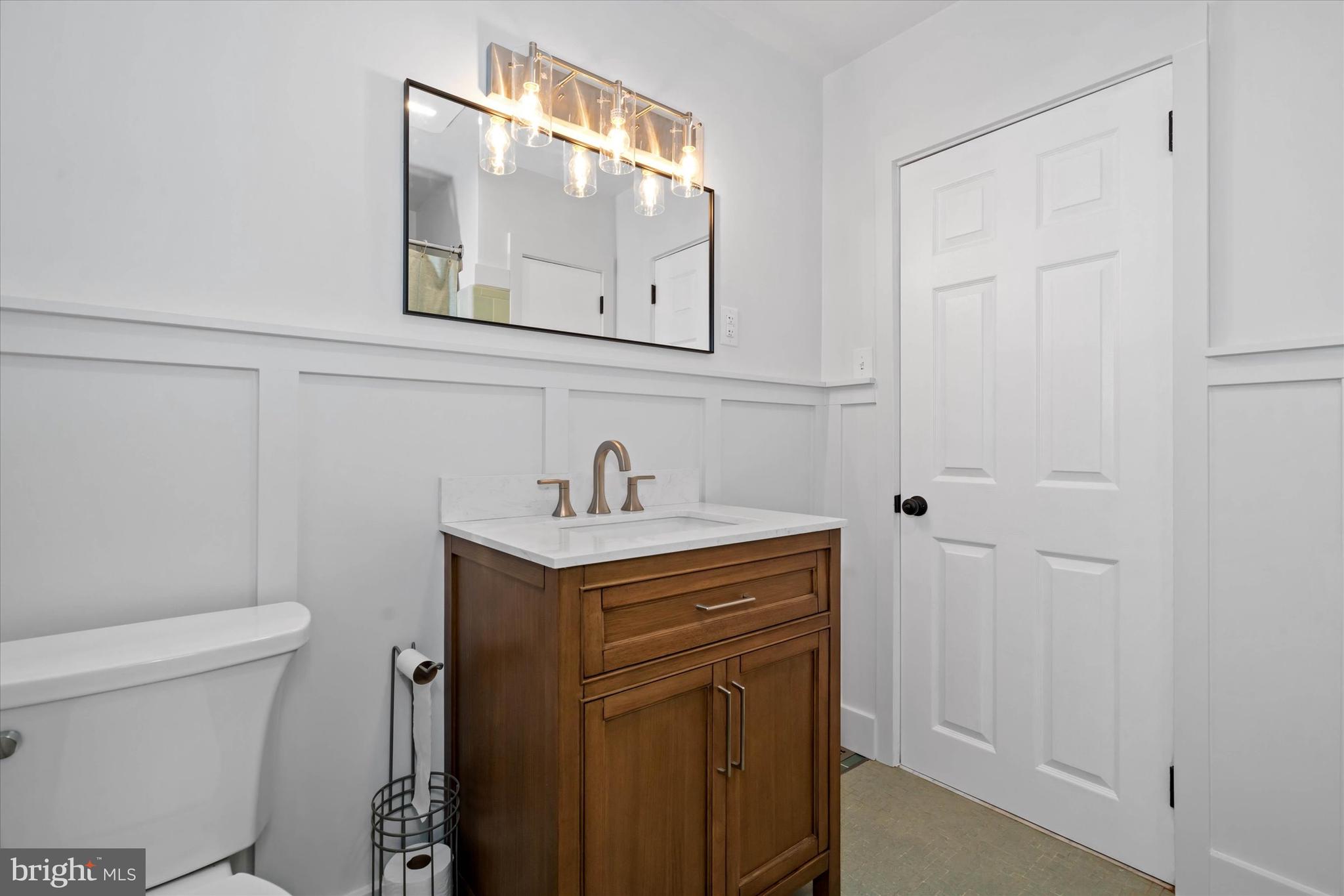 108 Evanson Road Hockessin, DE 19707 - Photo 37 of 49 a bathroom with a toilet a sink and mirror