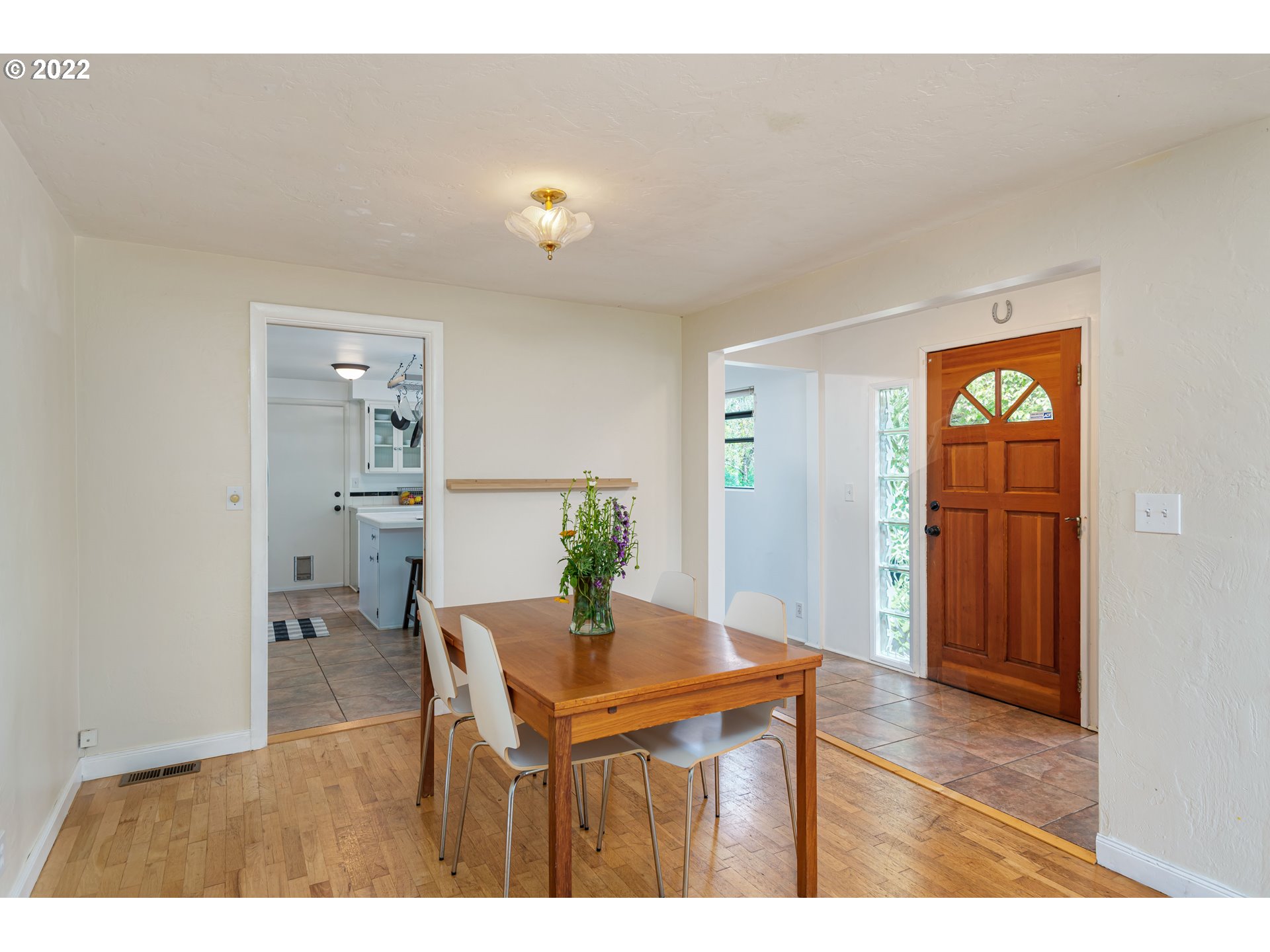 2390 Frontier Drive Eugene, OR 97401 - Photo 5 of 32 a living room with furniture and a window