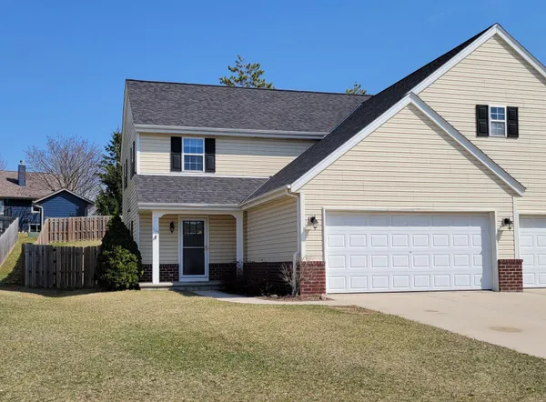 $327,500 | 1125 White Sands Court, West Bend, WI 53090