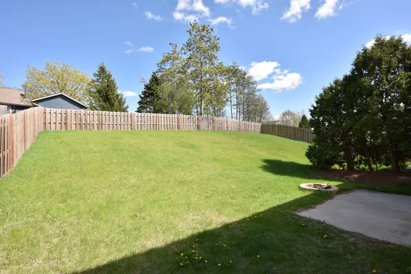 $327,500 | 1125 White Sands Court, West Bend, WI 53090