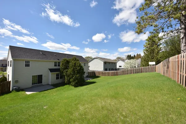 $327,500 | 1125 White Sands Court, West Bend, WI 53090