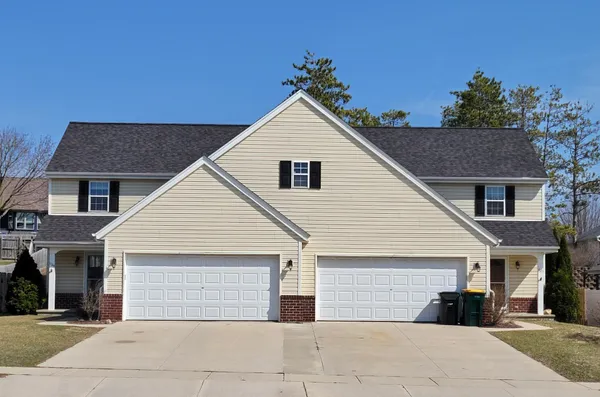 $327,500 | 1125 White Sands Court, West Bend, WI 53090