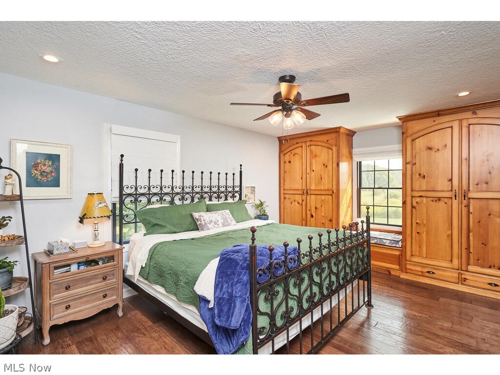 2301 South Cleveland Massillon Road Akron, OH 44321 - Photo 13 of 34 Master Bed room