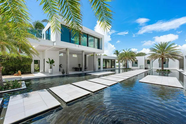 a view of a house with entertaining space