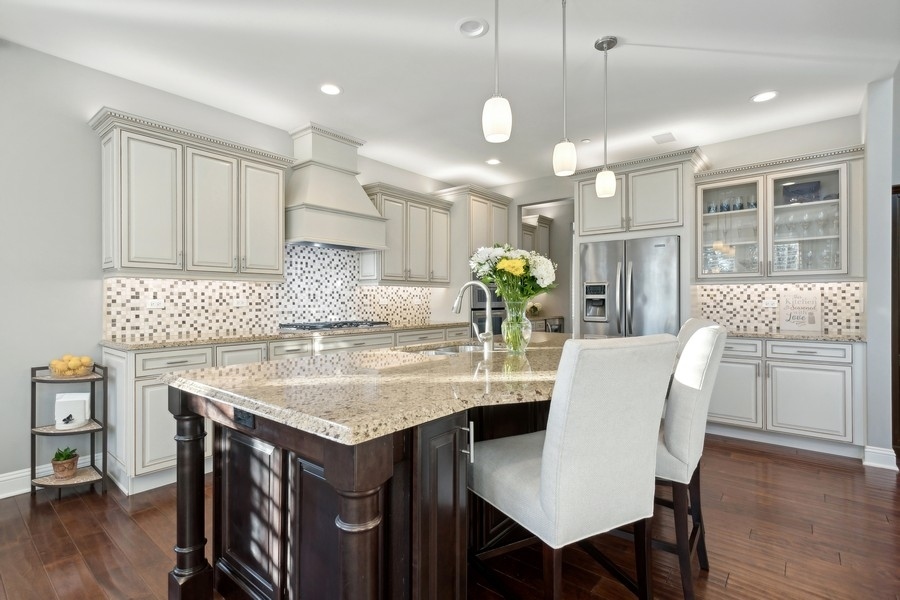 7923 Savoy Club Court Burr Ridge, IL 60527 - Photo 3 of 27