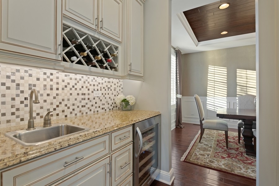 7923 Savoy Club Court Burr Ridge, IL 60527 - Photo 4 of 27