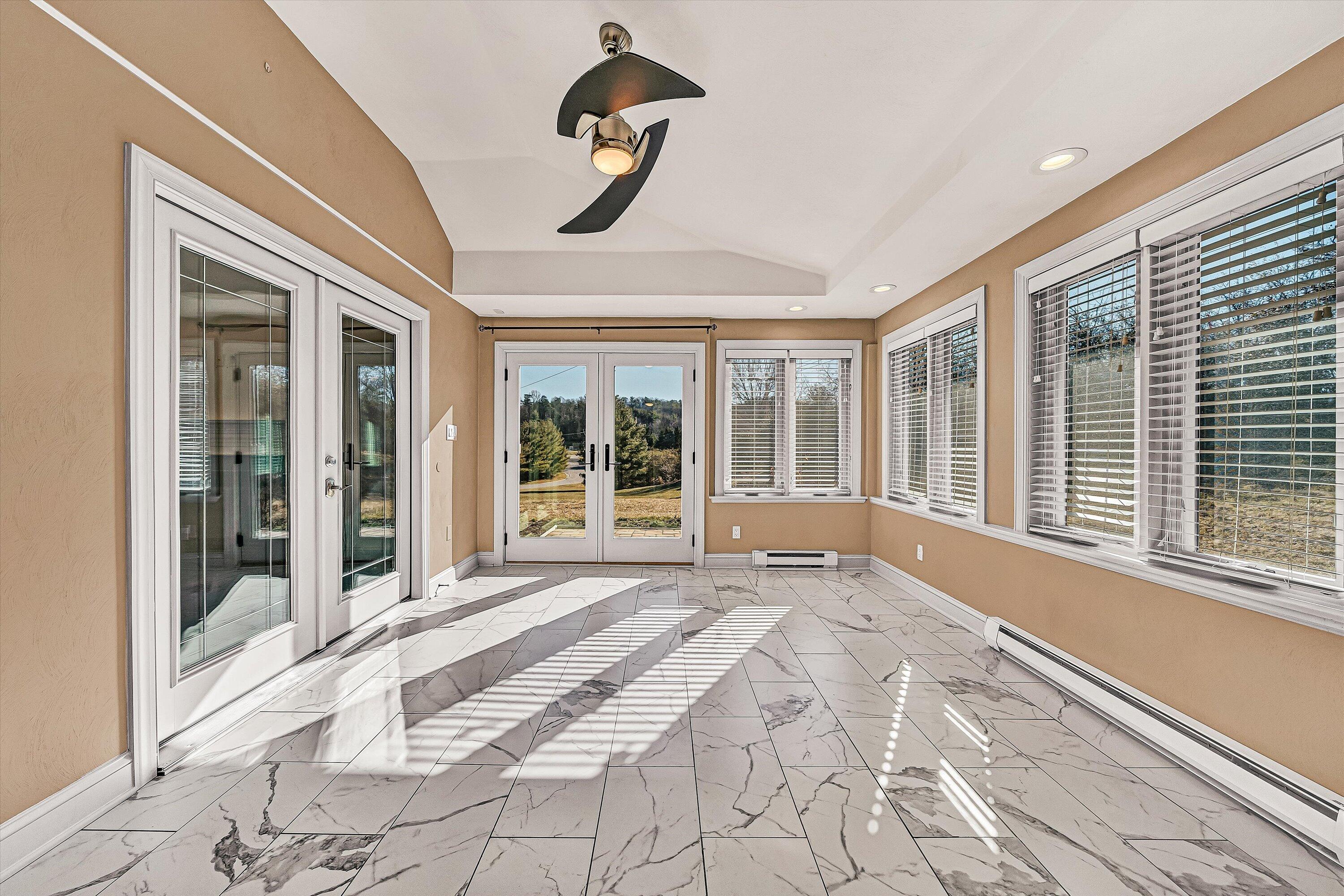 4530 Colonial Pl Drive Roanoke, VA 24018 - Photo 34 of 38 Sunroom