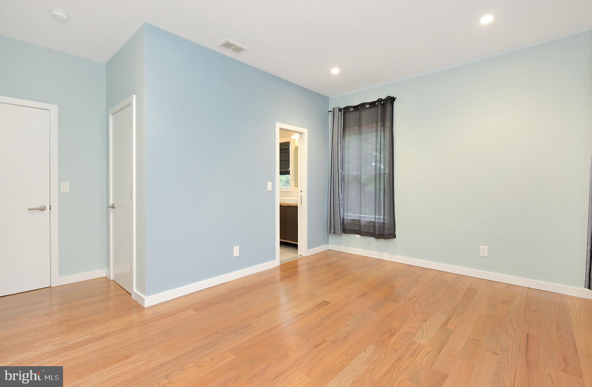 160 Sycamore Road Princeton, NJ 08540 - Photo 31 of 34 Bed Room 3 to Jack and Jill Bath