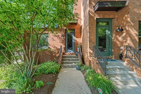 $1,195,000 | 3012 District Avenue, Fairfax, VA 22031