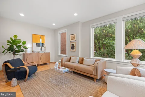 $1,195,000 | 3012 District Avenue, Fairfax, VA 22031