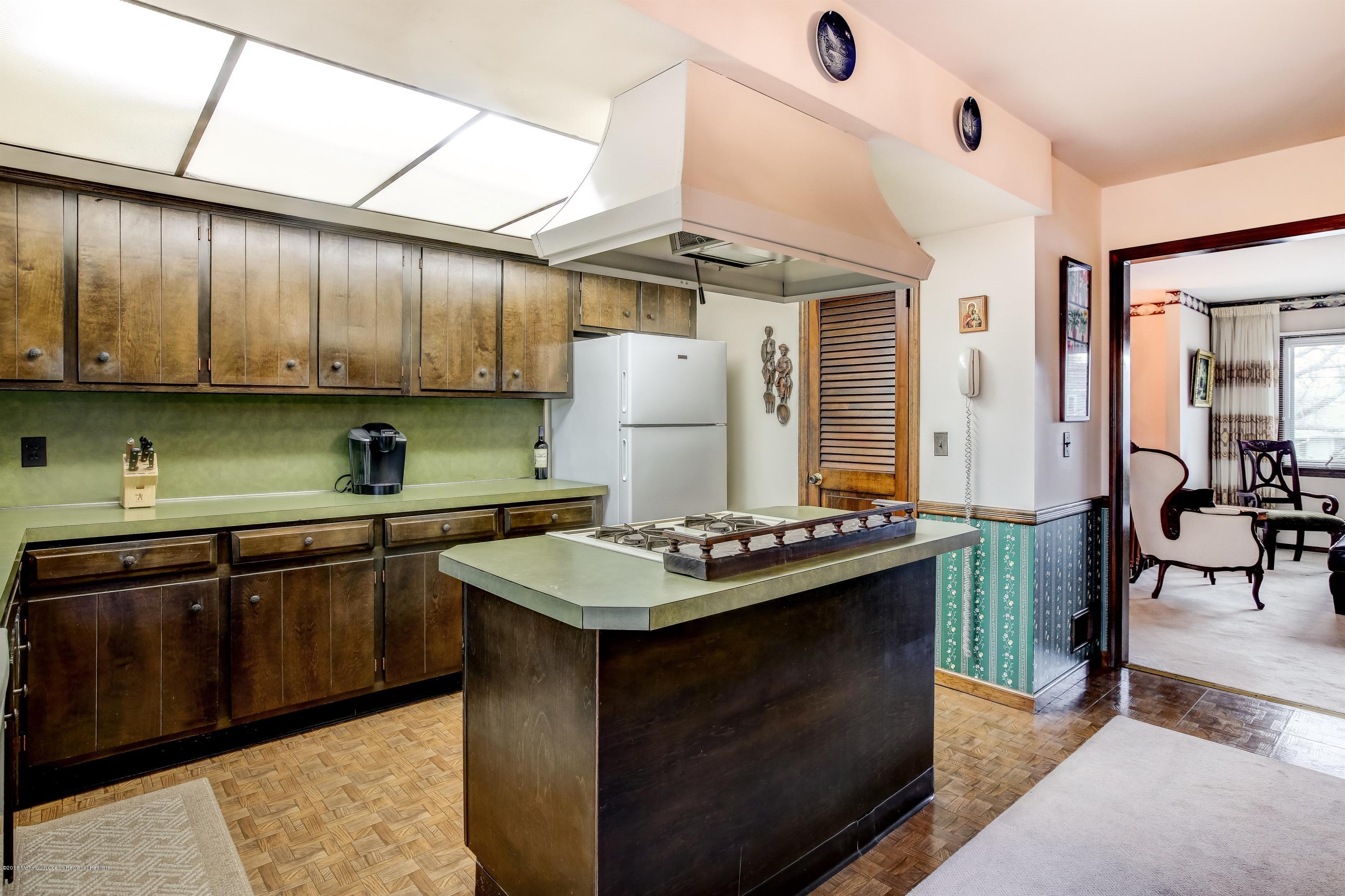 612 Butler Avenue Point Pleasant, NJ 08742 - Photo 8 of 28 010_Kitchen