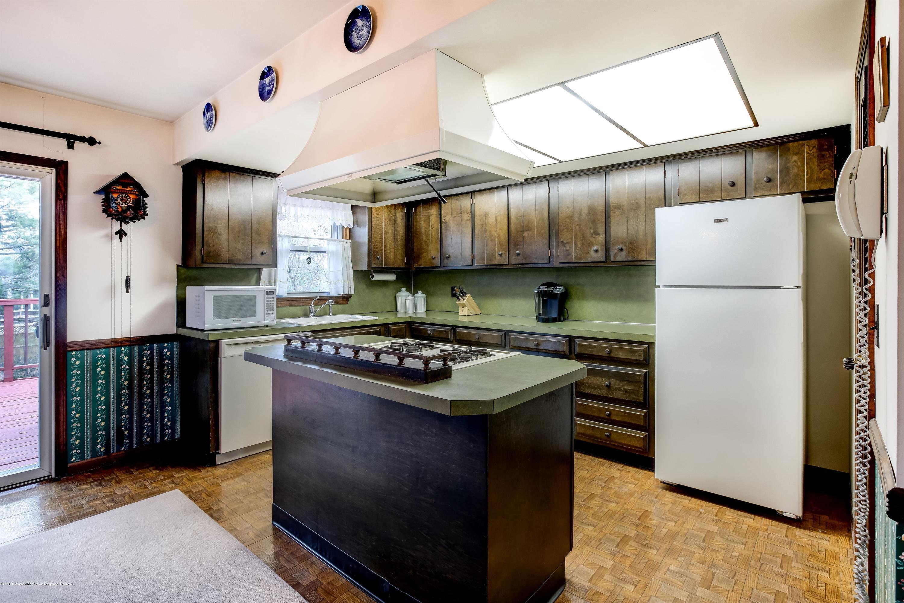 612 Butler Avenue Point Pleasant, NJ 08742 - Photo 9 of 28 011_Kitchen