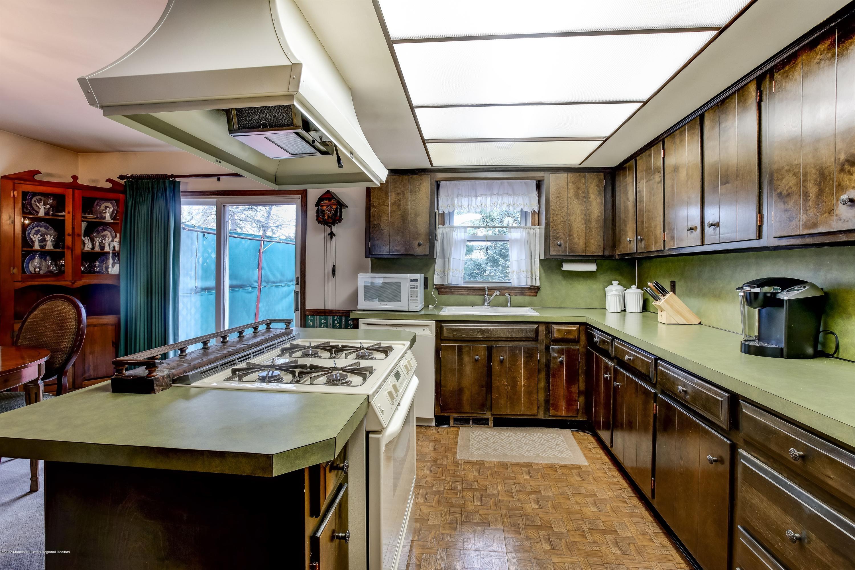 612 Butler Avenue Point Pleasant, NJ 08742 - Photo 10 of 28 012_Kitchen
