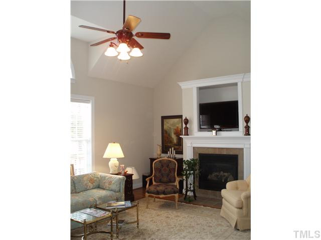 399 Dogeye Road Benson, NC 27504 - Photo 4 of 17 Den/Family/Great Room