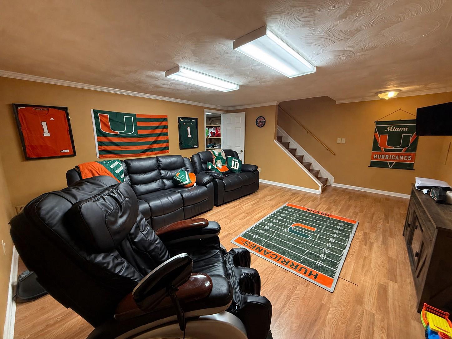 813 Thimbleberry Road, Unit 813 Baltimore, MD 21220 - Photo 23 of 32 LL: Vibrant Miami sports retreat.