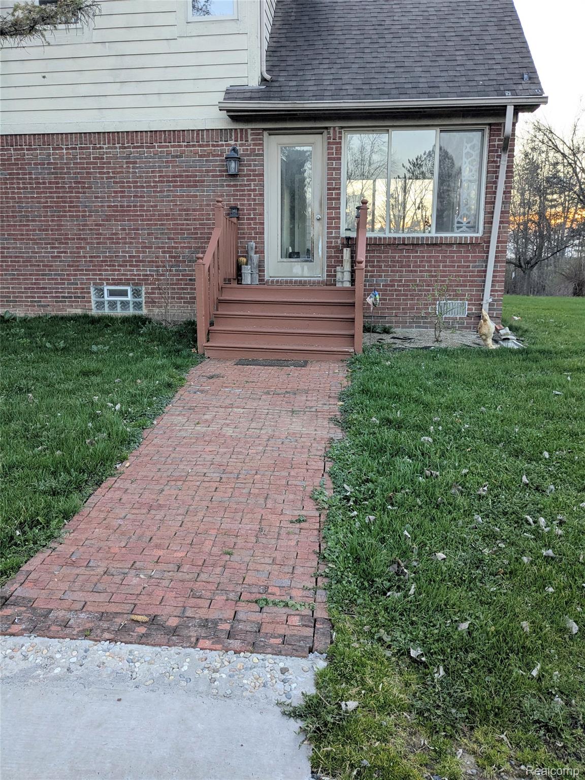 23233 30 Mile Road Ray, MI 48096 - Photo 49 of 73 Entry to Sunroom