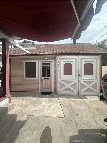 a view of kitchen with washer and dryer