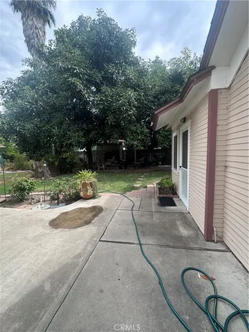 a view of a backyard with sitting area