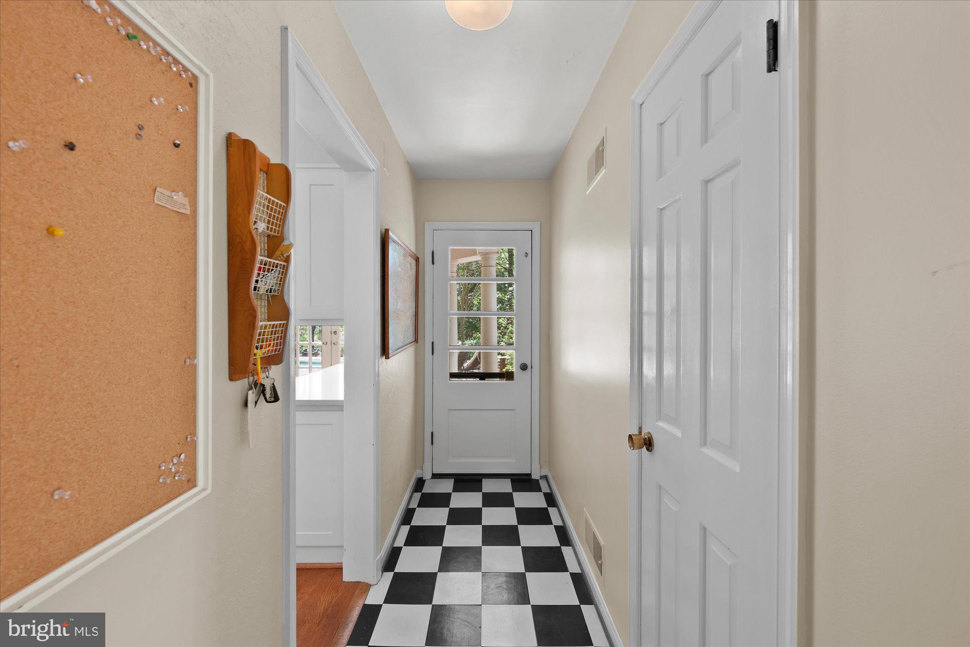 11304 Skipwith Lane Potomac, MD 20854 - Photo 23 of 69 Main level Mudroom/laundry exterior door