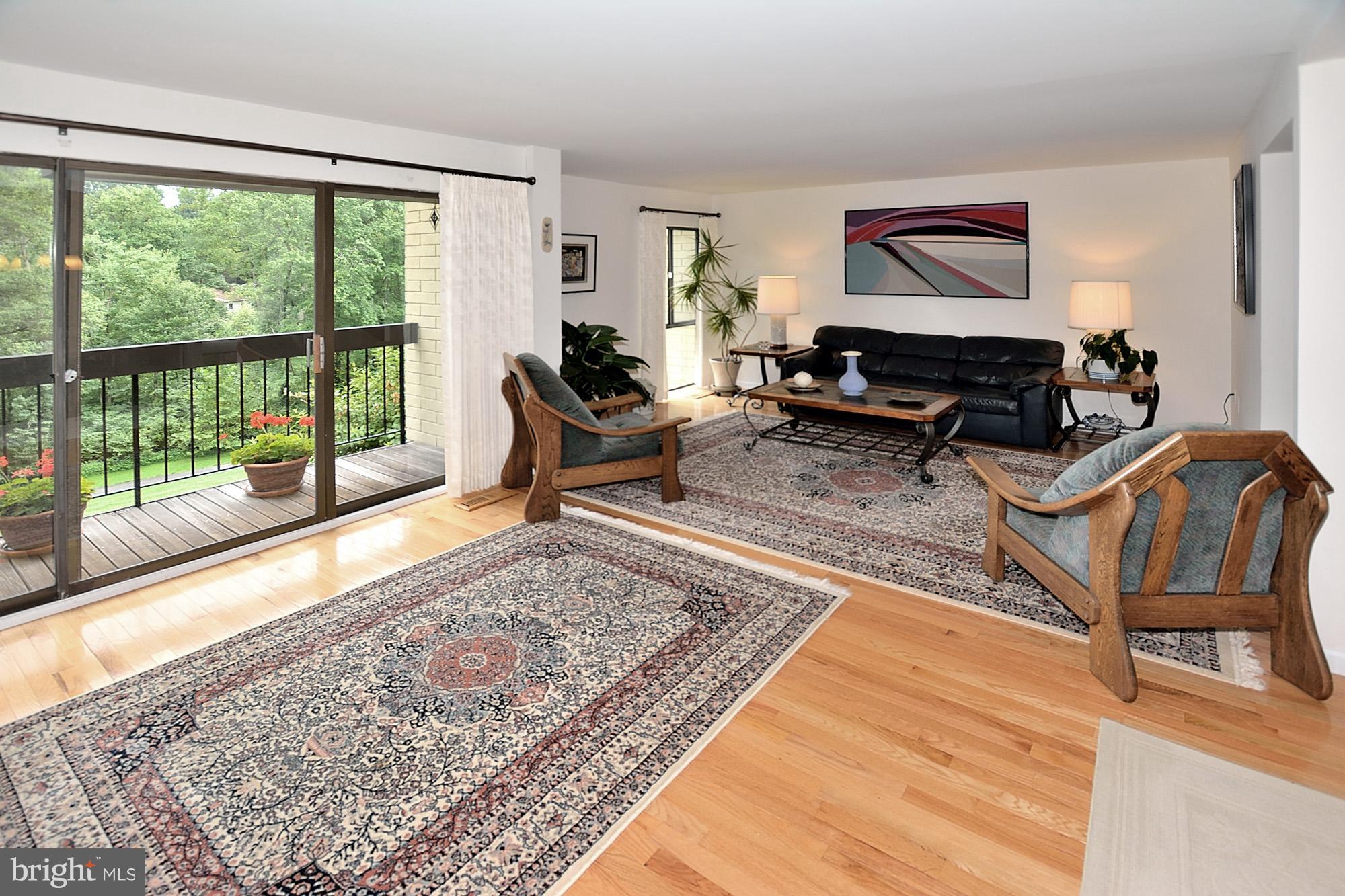 11137 Saffold Way Reston, VA 20190 - Photo 3 of 30 Huge living