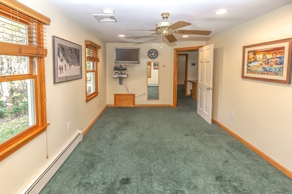 28 Country Road Uxbridge, MA 01569 - Photo 29 of 42 Gallery Image 29