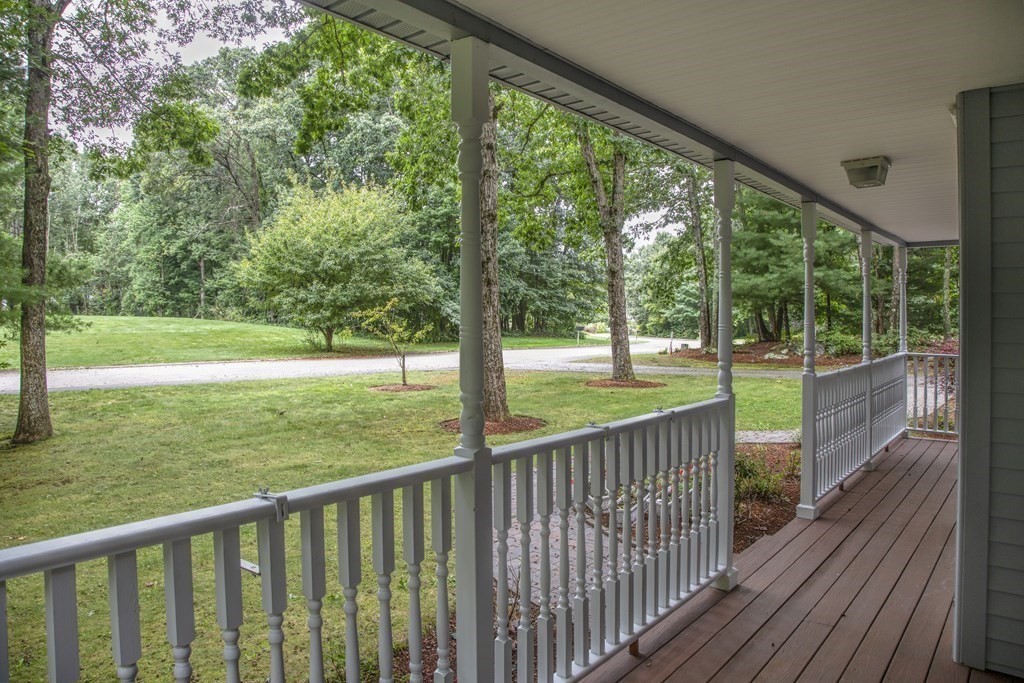 28 Country Road Uxbridge, MA 01569 - Photo 4 of 42 Gallery Image 4