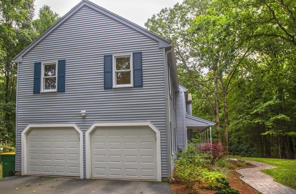 28 Country Road Uxbridge, MA 01569 - Photo 5 of 42 Gallery Image 5
