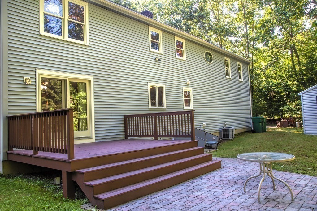 28 Country Road Uxbridge, MA 01569 - Photo 7 of 42 Gallery Image 7