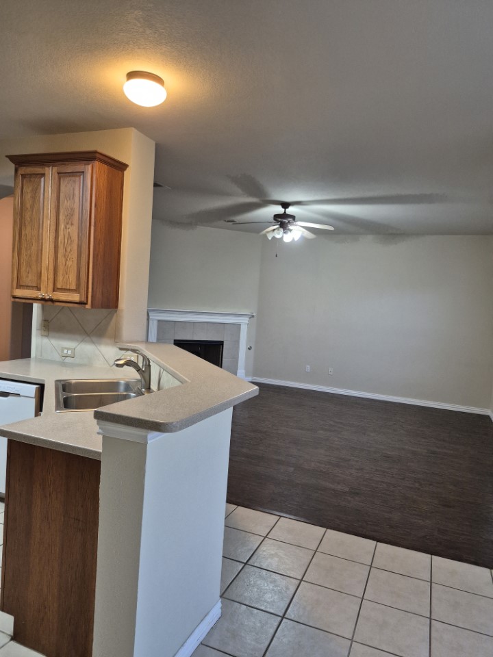 808 Busleigh Castle Way Pflugerville, TX 78660 - Photo 12 of 31 Looking into family room