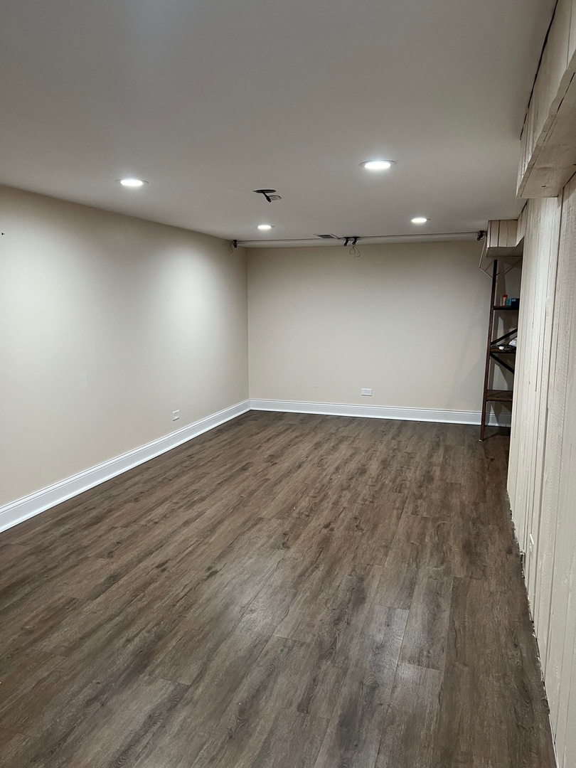 641 Surfside Point, Unit 641 Schaumburg, IL 60194 - Photo 17 of 18 an empty room with wooden floor and entrance