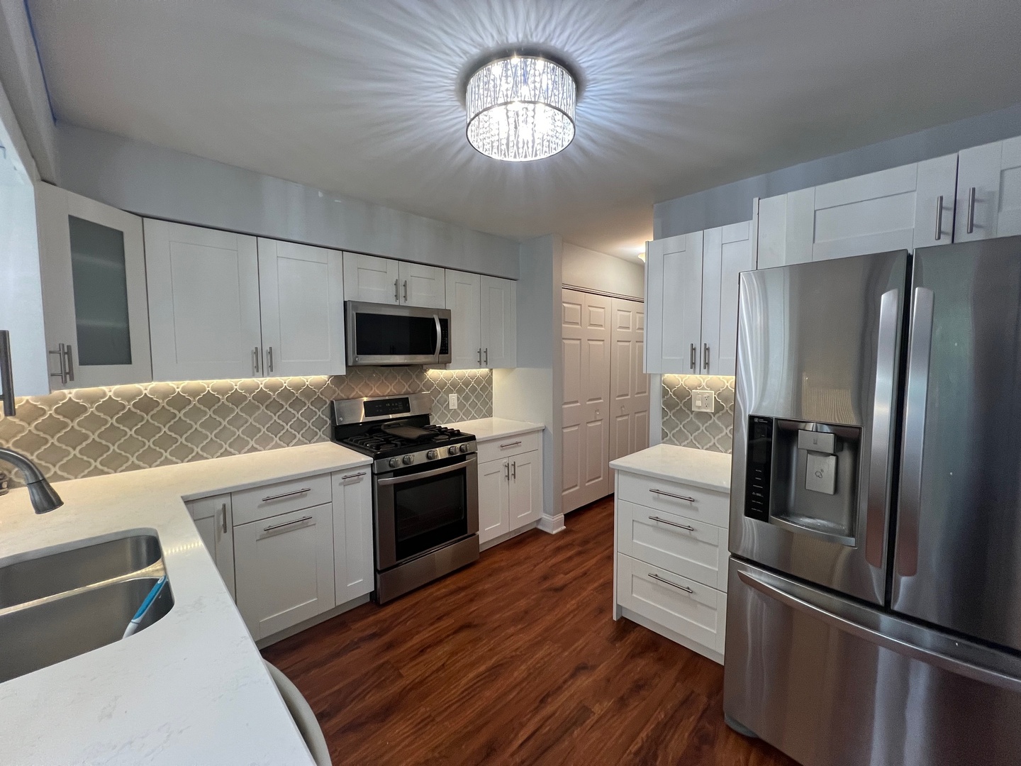 641 Surfside Point, Unit 641 Schaumburg, IL 60194 - Photo 3 of 18 a kitchen with a refrigerator stove and wooden floor
