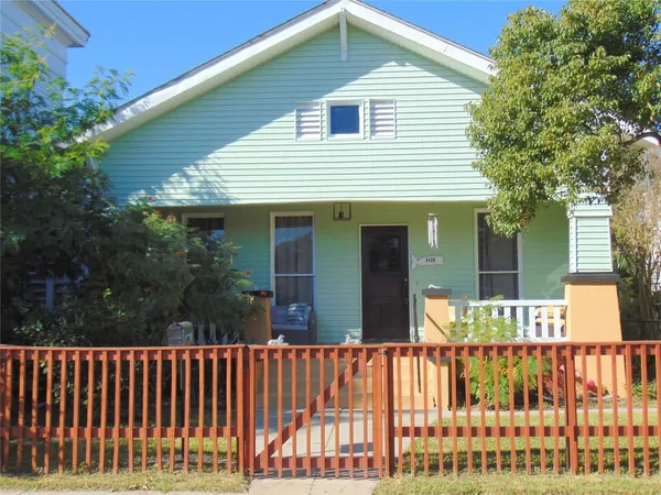 $2,800 | 3420 Avenue R, Galveston, TX 77550