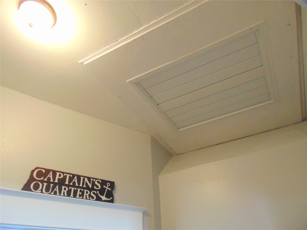 3420 Avenue R Galveston, TX 77550 - Photo 11 of 36 a close up of a wall