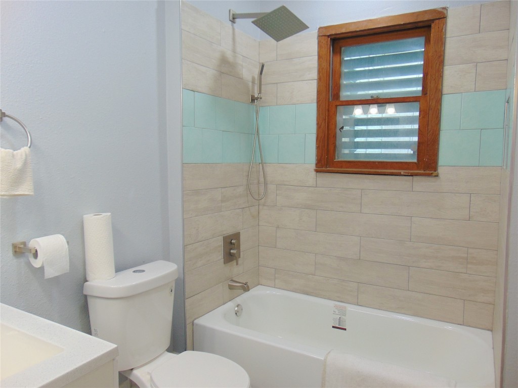 3420 Avenue R Galveston, TX 77550 - Photo 24 of 36 a bathroom with a toilet and a bathtub