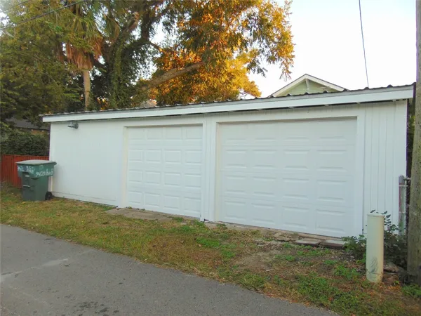 $2,800 | 3420 Avenue R, Galveston, TX 77550