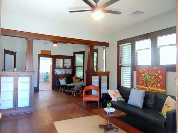 $2,800 | 3420 Avenue R, Galveston, TX 77550