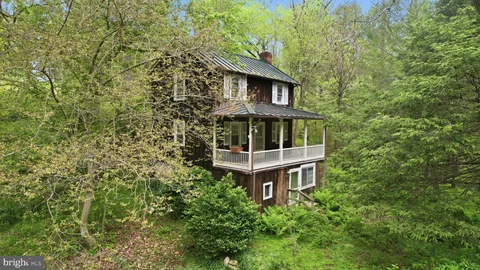 a view of a house with yard and sitting area