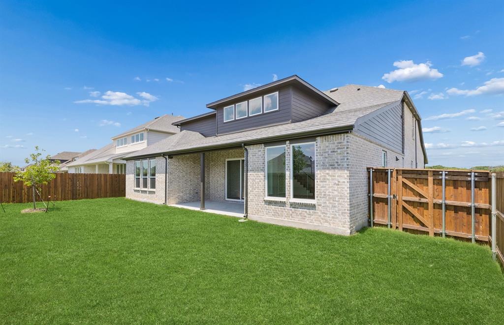 11220 Abbotsbury Road Fort Worth, TX 76052 - Photo 27 of 32 front view of a house with a yard