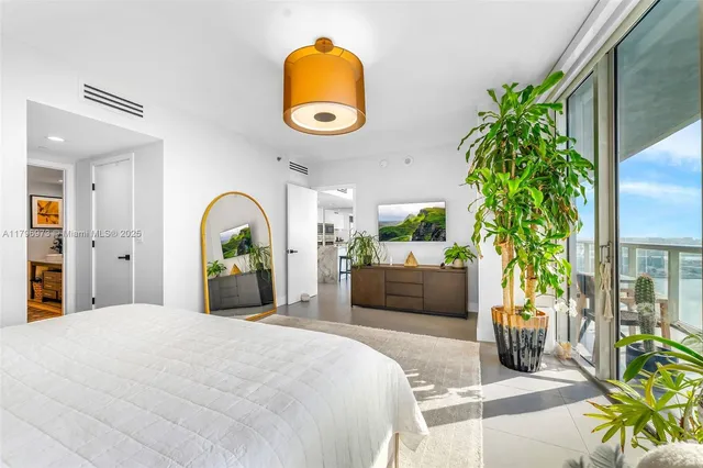 $9,400 | 465 Brickell Avenue, Unit 3901, Miami, FL 33131