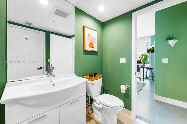 $9,400 | 465 Brickell Avenue, Unit 3901, Miami, FL 33131