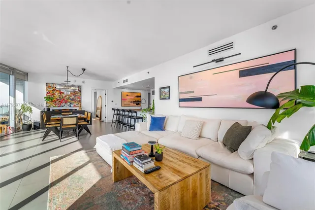 $9,400 | 465 Brickell Avenue, Unit 3901, Miami, FL 33131