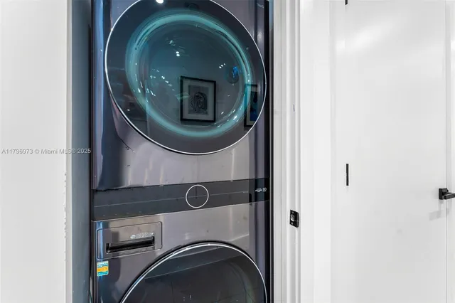 $9,400 | 465 Brickell Avenue, Unit 3901, Miami, FL 33131