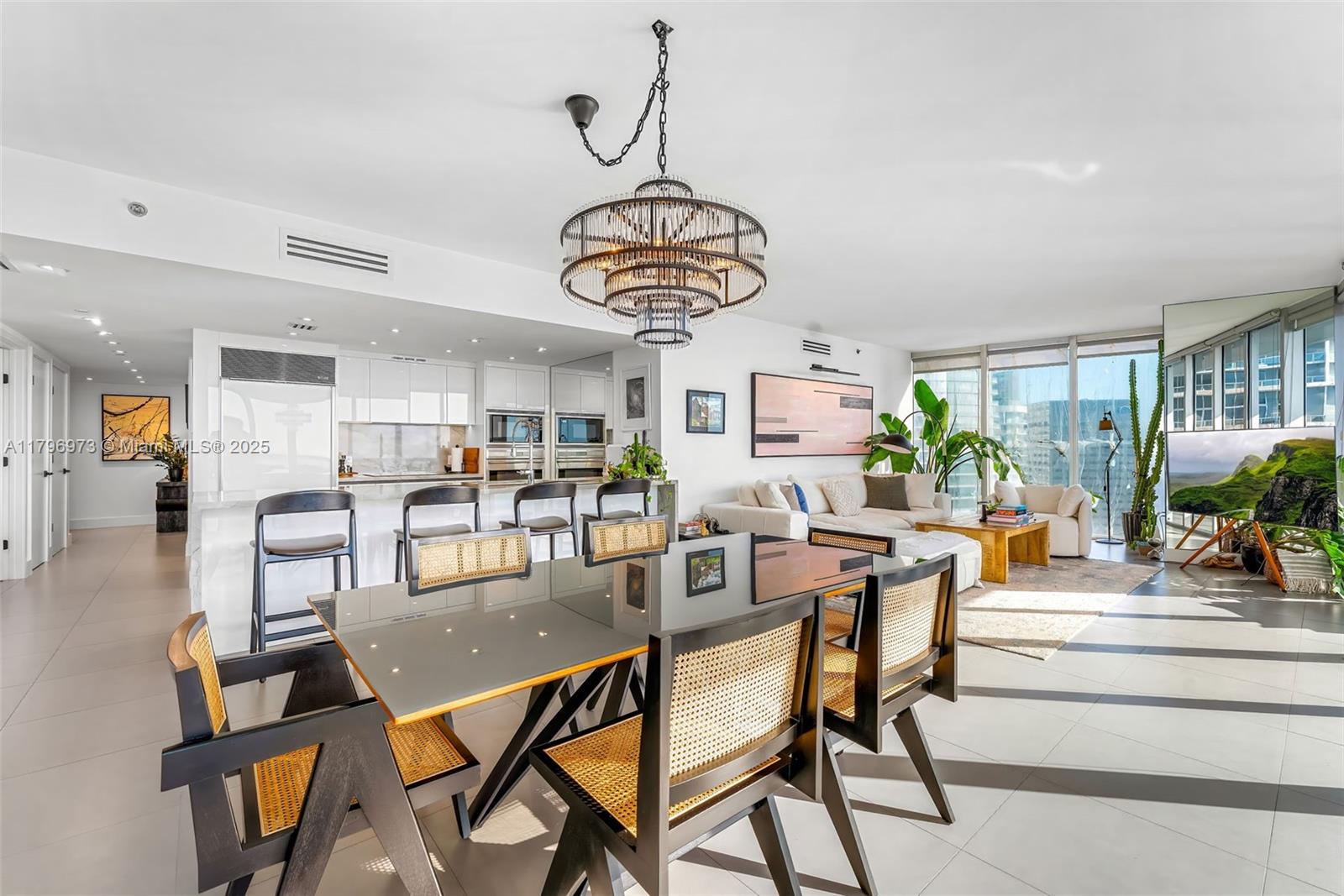 465 Brickell Avenue, Unit 3901 Miami, FL 33131 - Photo 5 of 30