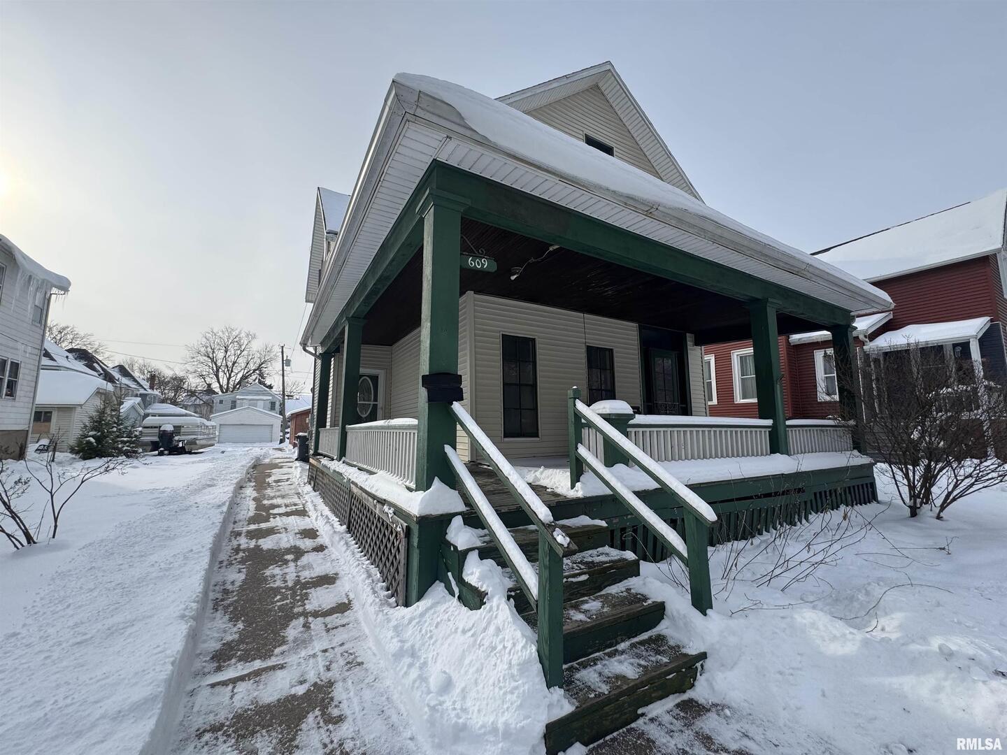609 5th Avenue South Clinton, IA 52732 - Photo 2 of 25 a view of outdoor space yard deck and living room