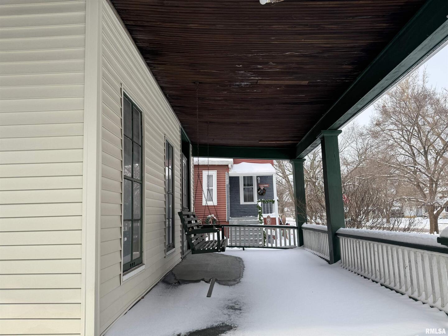 609 5th Avenue South Clinton, IA 52732 - Photo 25 of 25 a view of porch with seating space