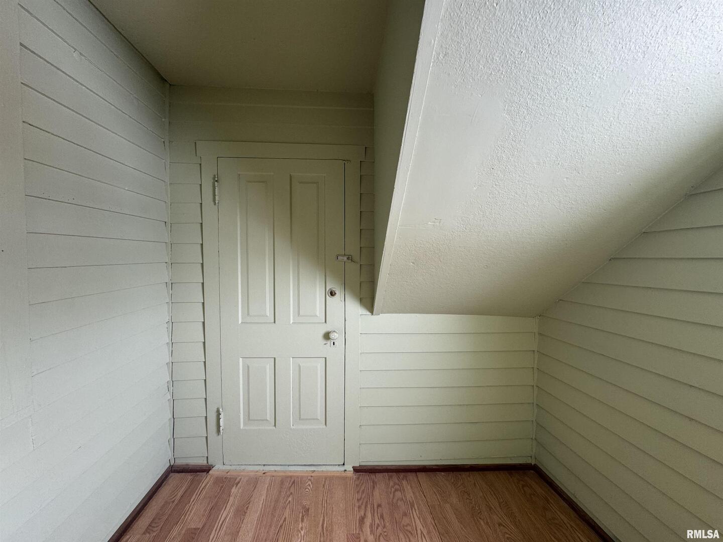 609 5th Avenue South Clinton, IA 52732 - Photo 7 of 25 a view of small space