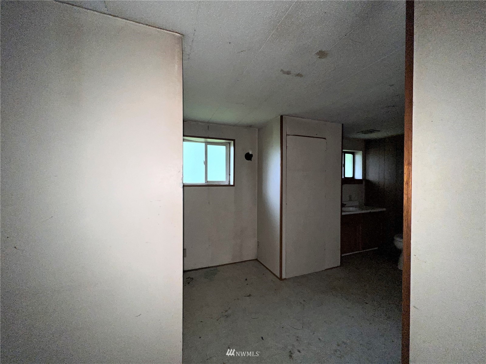 2 Hidden Falls Spur Road Republic, WA 99166 - Photo 11 of 26 a view of an empty room and closet